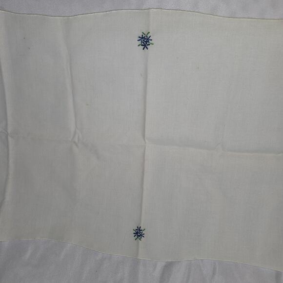 Vintage Embroidered Floral Design Table Runner 40" x 16" Blue Green Pink White - Picture 7 of 13